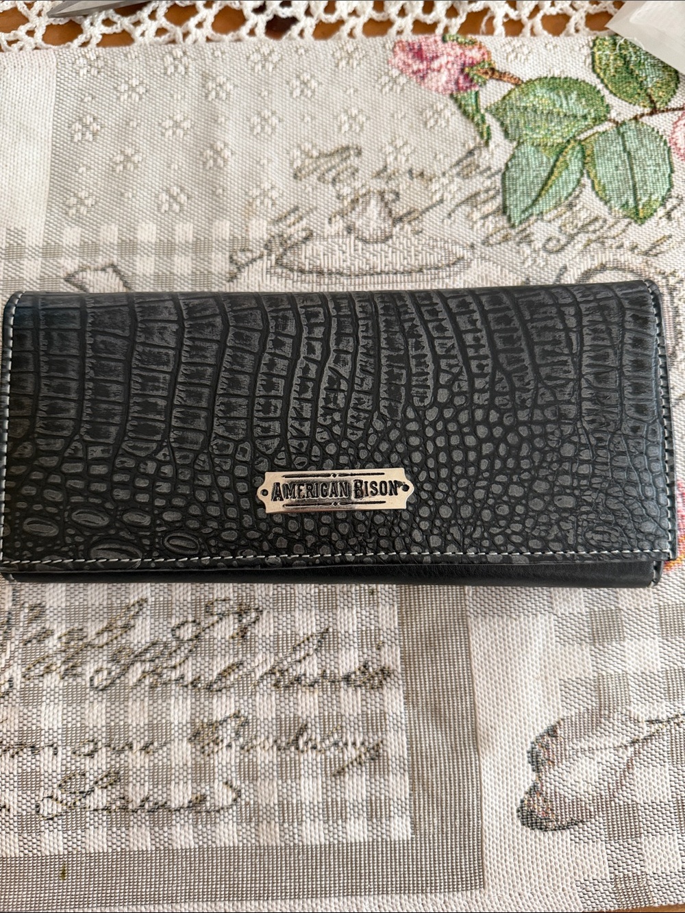 NWOT American Bison Black Genuine Leather Croc Embossed wallet card holder